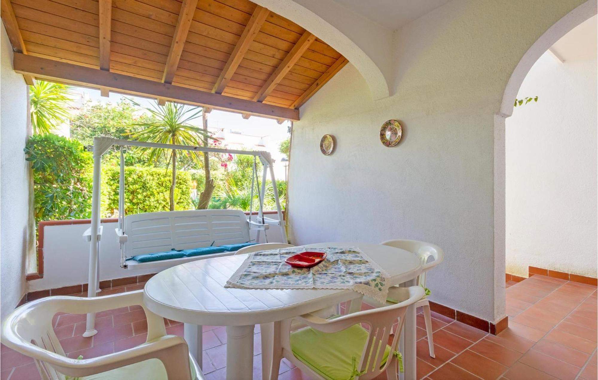 Awesome Home In Manduria With Kitchen Exterior foto