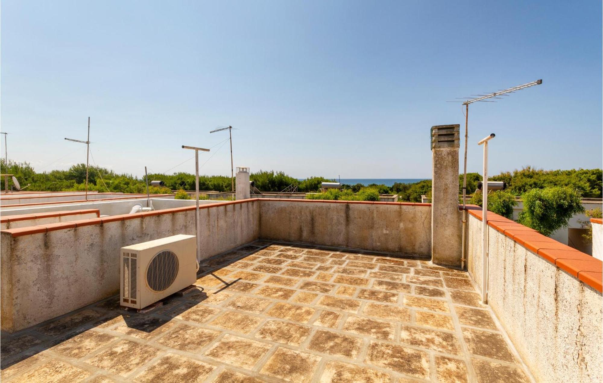 Awesome Home In Manduria With Kitchen Exterior foto