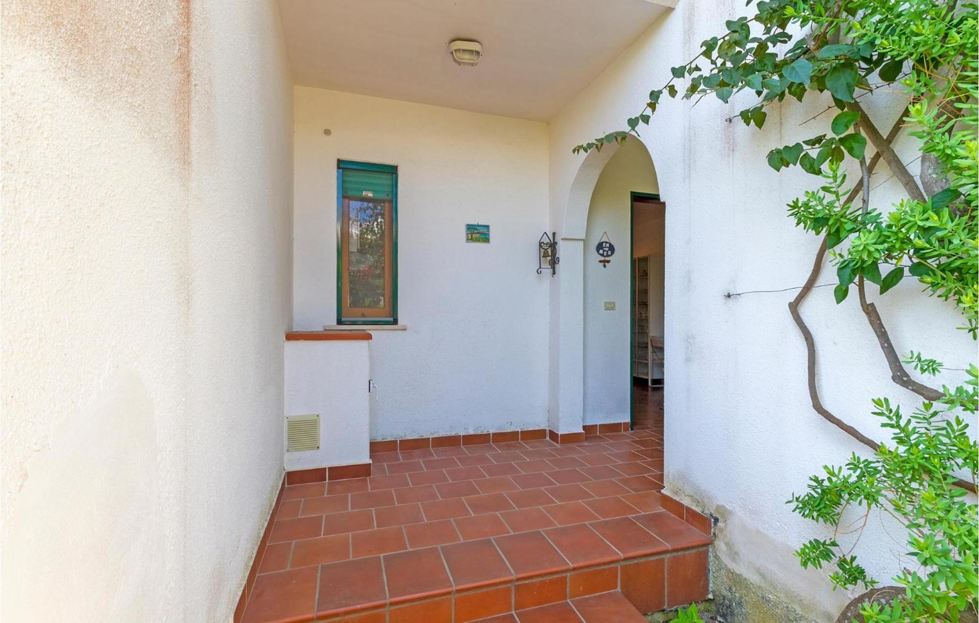 Awesome Home In Manduria With Kitchen Exterior foto