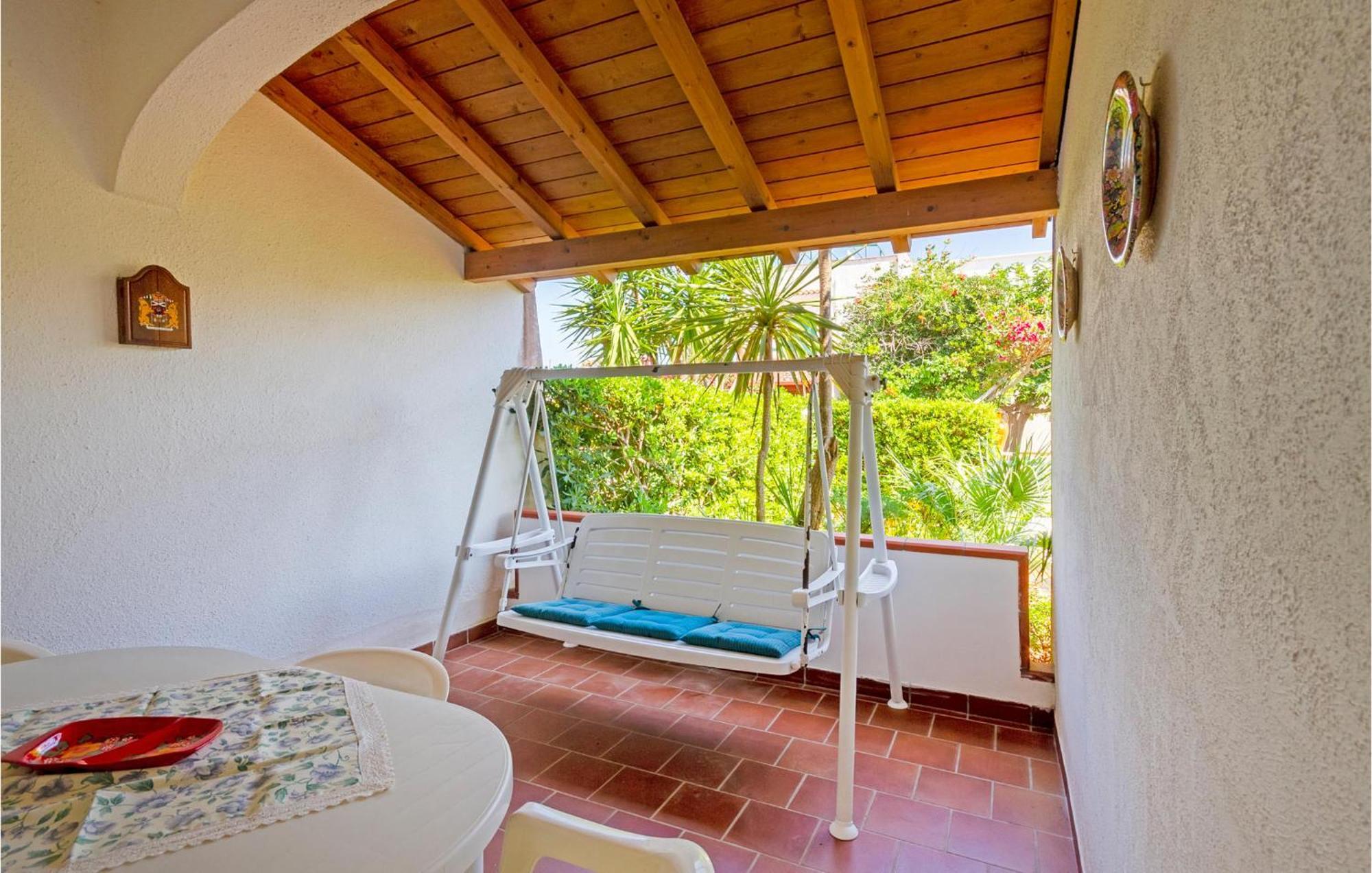 Awesome Home In Manduria With Kitchen Exterior foto